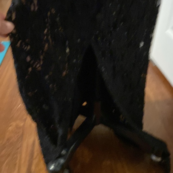 Black lace gown with scattered sequins size 6 - Picture 4 of 9